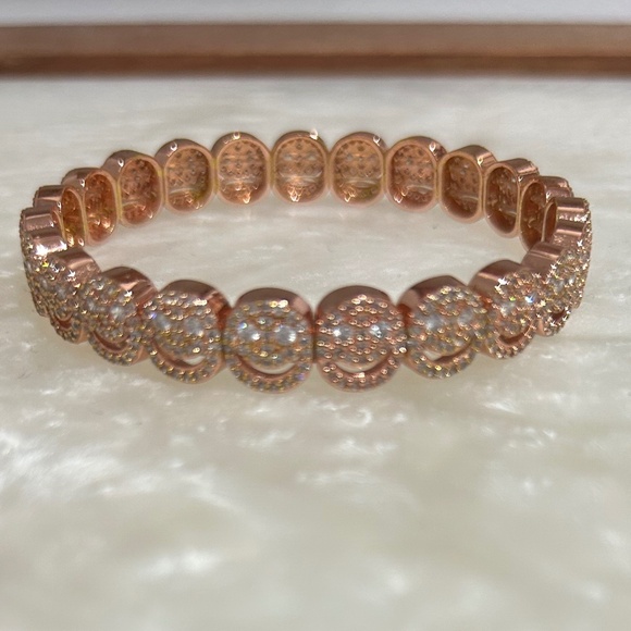 Elegant Rose Gold Bracelet - Picture 4 of 5